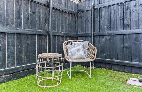 Stylish & Comfy Downtown Gem Irving Parking - Foto 24