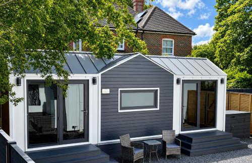 The Gatwick Cabin With Airport Parking Available - Foto 4