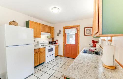 Charming and Cozy Cabin Near Lake Champlain! - Foto 10