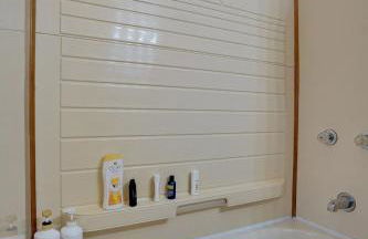 Super Cute & Cool Home with 65Inch TV 2Baths 4 Bedrooms 2King Beds BBQ Grill Fenced Backyard - Foto 17