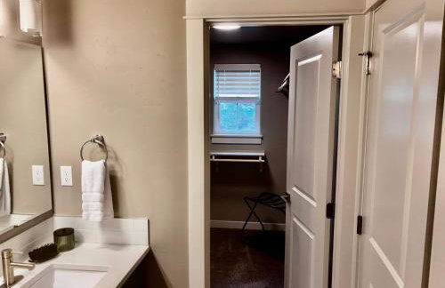 North End blue -Hot Tub - Fire Pit - Downtown -4BR - Photo 48