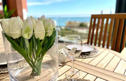 Luxury 3 Bedroom Apartment 300m from the Beach - Photo 15