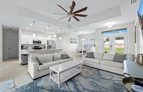 Modern Heated Pool Home Close To Downtown Shopping - Foto 8