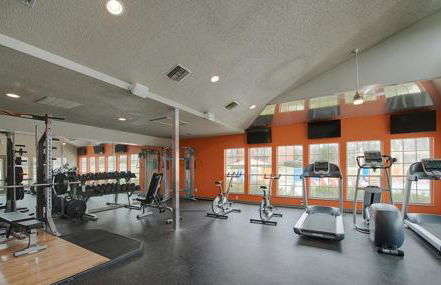 4 Bed 2 Bath, Dog Friendly, Pool, Walk to Stadium - Foto 6