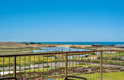 Bayline - Beachfront Bliss & Spa by Bedzy - Foto 16