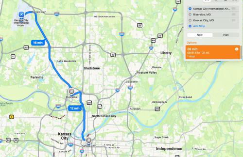 Home in Kansas City 15 mins to KCI with a KING bed and workspace - Foto 36