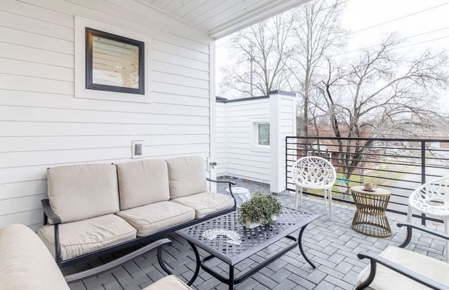 Monty by Avantstay 4bdr 4BA Balcony w Outdoor Seating 5mins to DT - Photo 32