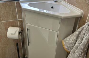 Thors Cave Cabin, Peak District - Photo 44