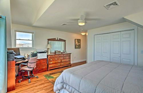 Sunny Beach House Getaway - Steps From Water! - Foto 17