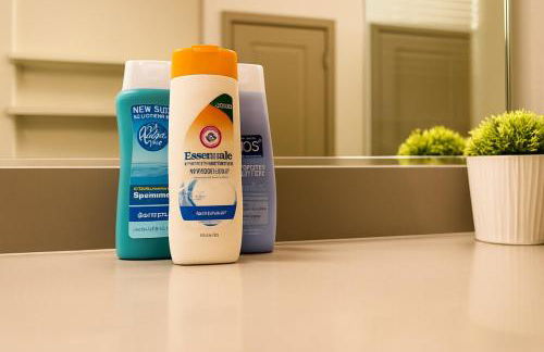 2 Bedroom Villa, Dog Park, Lake, WiFi, Laundry , Pool - Photo 16