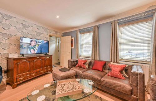Lisburne Place - Luxury Three Bedroom Town House - Photo 3