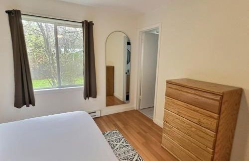 The Sawyer Hideaway - 3BR 2B with Hot Tub & Fire Pit - 5 mins to beach - Photo 30