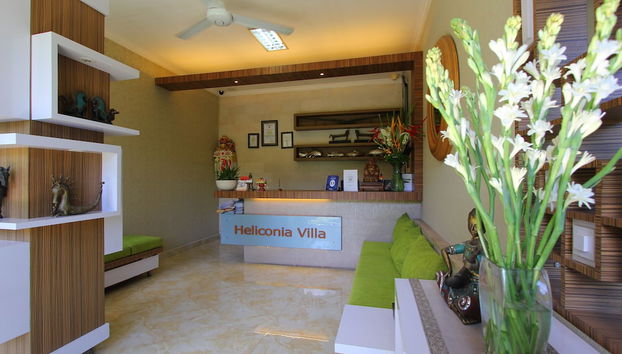 Coin salon dans le hall