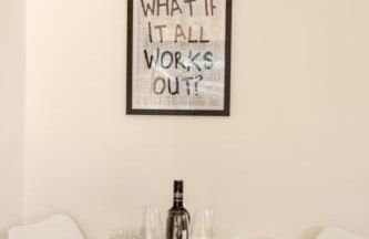 Central Gem: Cosy 2BR with Private Balcony - Foto 36