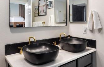 Spacious Yard, Sparkling Pool & Spa, Firepit, 9beds! - Photo 33