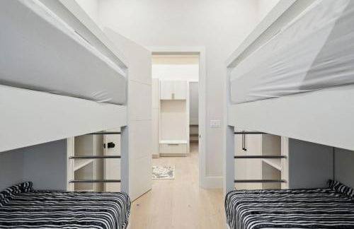 La Villa Nadia - Lakefront Luxury Vacation Rental in Destiny with Private Pool - Foto 21