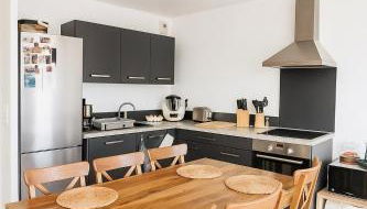 Agréable 2 chambres avec terrasse et parking privé - Photo 3, stove, toaster