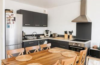 Agréable 2 chambres avec terrasse et parking privé - Photo 3