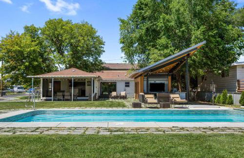 Lakefront Washington Home with Private Pool and Sauna - Foto 34