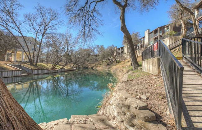 Luxury Riverfront Condo 1 BLK to Schlitterbahn! - Foto 22