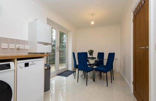 Modern Detached 4-Bedroom 2-Bath Home, Guildford - Photo 18