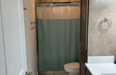 Modern 4 bedroom house close to Loop 20, TAMIU, Airport, and Hospitals - Foto 12