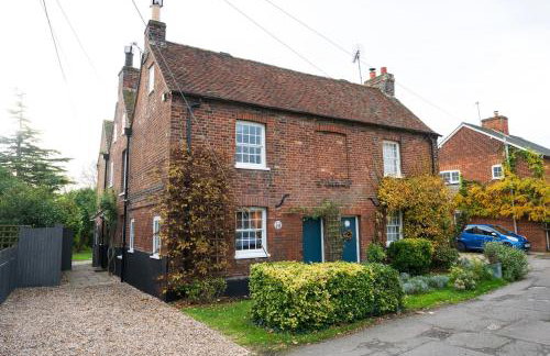 Charming 3BR Cottage Sleeps 8 - 15 Mins to Centre - Foto 23