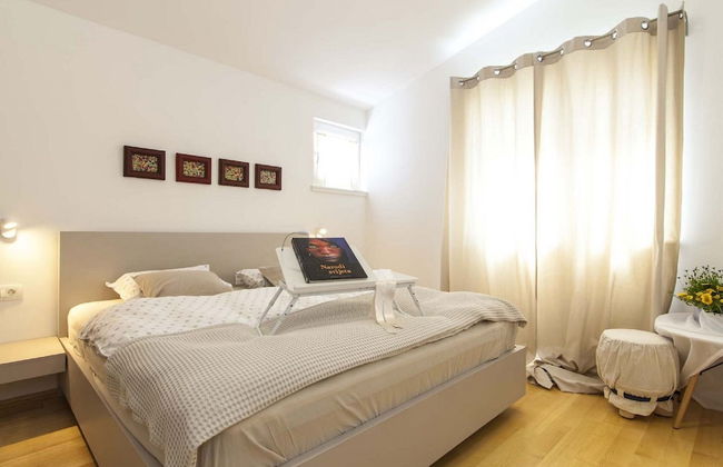 Deluxe Villa in Šibenik near Lake - Photo 7