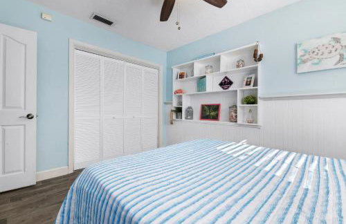 Nautical Escape! Private pool home with a tropical backyard oasis! - Foto 33