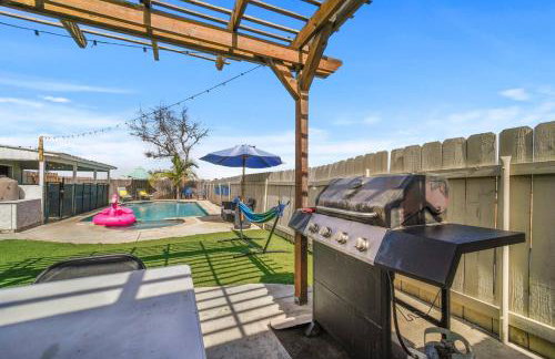 Family Retreat w/ Theater, Pool & Outdoor Dining - Foto 12