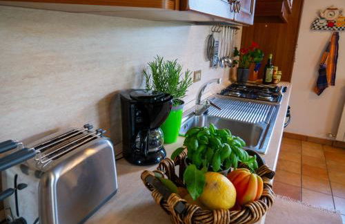 HOST4U - BORGATA VALLONE Apartments with Stunning Garden and Parking - Foto 8