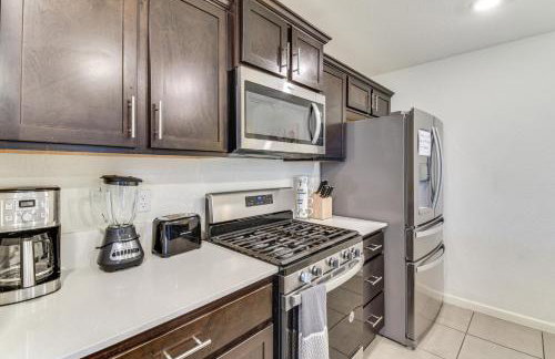 Pool Table and Patio! Spacious Merced Getaway - Foto 12