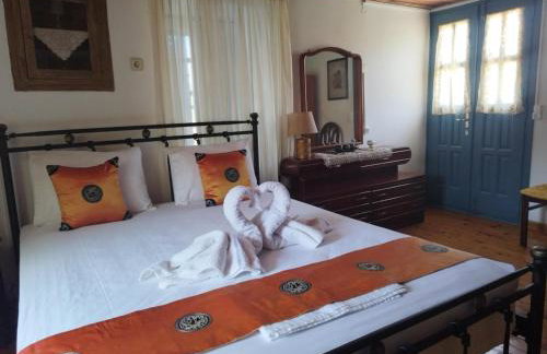 Thalia's Cottage - Cozy, Romantic Retreat with Sea & Mountain views - Photo 21