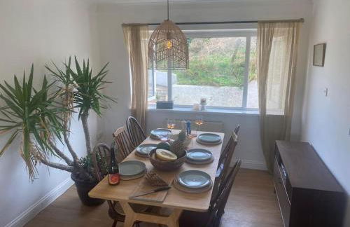 Cliffside 3 Bedroom House with Sea Views - Photo 8