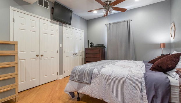 Spacious Split-level Apartment - Great for Groups - Foto 5, Habitación