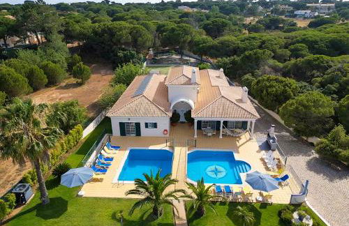 Exceptional Villa with Pool, Tennis Court, Games Room - Foto 9