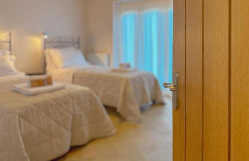 Private Pool & Jacuzzi with View by Host Hero - Foto 20