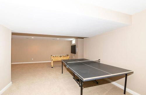 Lakefront view 5 bedroom home with basement - Foto 31