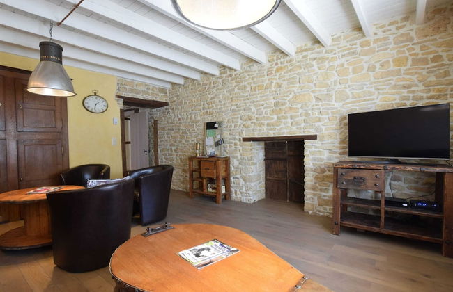 Lavish Holiday Home in Chassepierre With Terrace - Photo 14