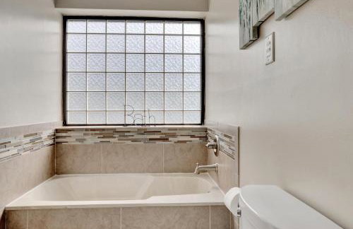 Pool and Dock Access Lakefront Hot Springs Condo! - Foto 27