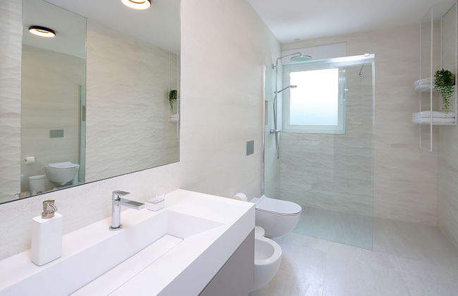 New Apartments with Pool near Beach - Photo 21