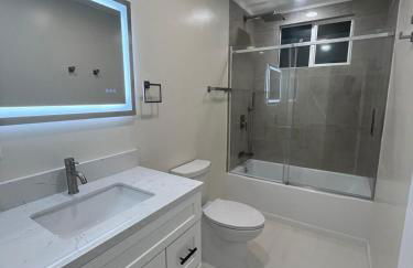 Modern Family 3BR Near LAX & Disney - Foto 10