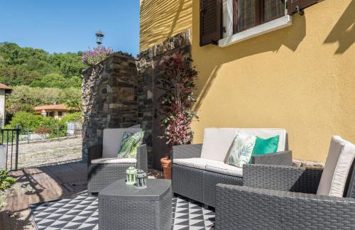 Tinas yellow home - Photo 23