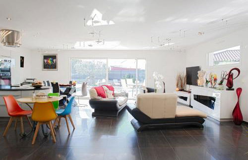 Belle Villa moderne avec piscine et jardin - Foto 39