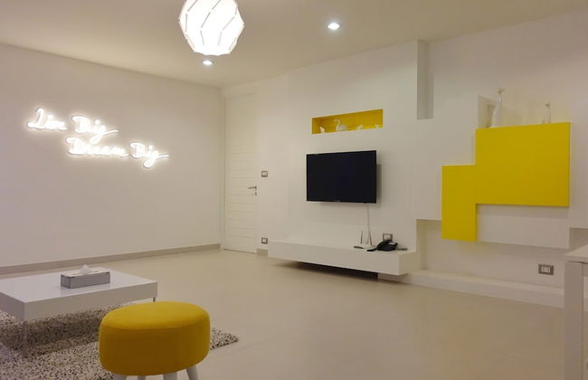 Benviar Tonson Residence - Photo 11