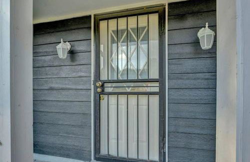 Glamorous 3BR 2BA house w/ large fenced backyard - Foto 26