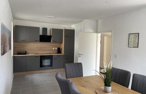 6-Personen Apartment mit großem Parkplatz, Küche & WLAN ideal für Monteure und Familien - Foto 1