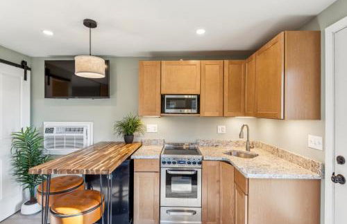 Cozy Lakefront Studio On Long Lake! Home by RedAwning - Foto 18