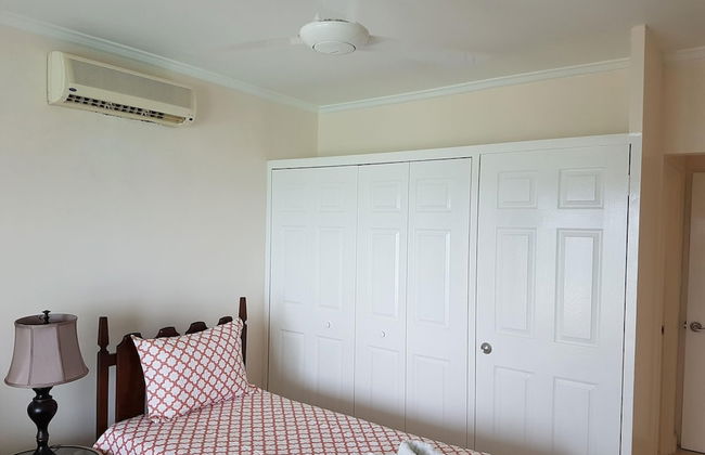 Je Suis Jamaica - 4 B R Beachfront Villa w Staff - Photo 30