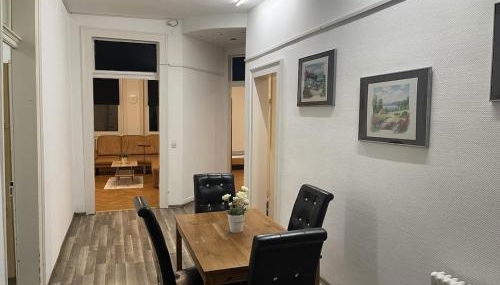 Geräumige 160 qm Wohnung für 9-11 Personen in der Stadtmitte - Photo 3